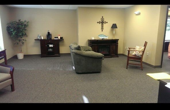 2 Country Club Cir, Maumelle, AR 72113
